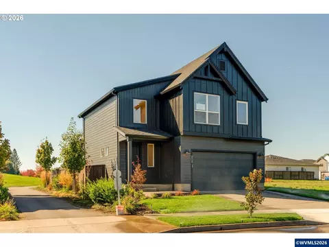 808 Magnolia Ave, Woodburn, OR 97071