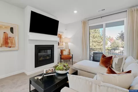 Living - 63292 Peale St, Bend, OR 97701 photo 2 of 3