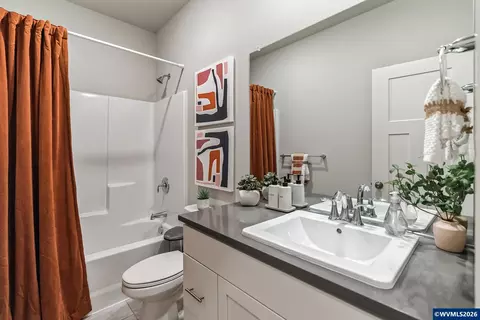 Bath - 63292 Peale St, Bend, OR 97701 photo 4 of 4