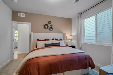 Bedroom - 63292 Peale St, Bend, OR 97701 photo 1 of 3