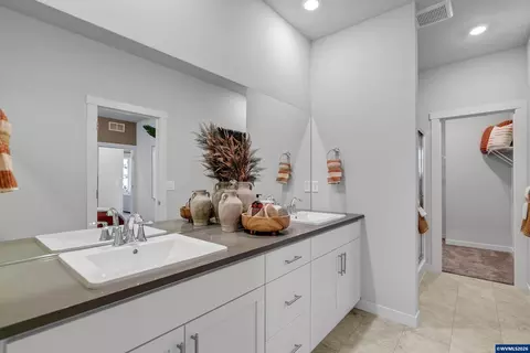 Bath - 63292 Peale St, Bend, OR 97701 photo 1 of 4