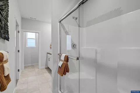 Bath - 63292 Peale St, Bend, OR 97701 photo 3 of 4