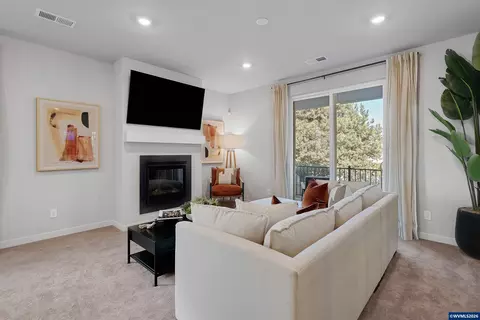 Living - 63292 Peale St, Bend, OR 97701 photo 3 of 3