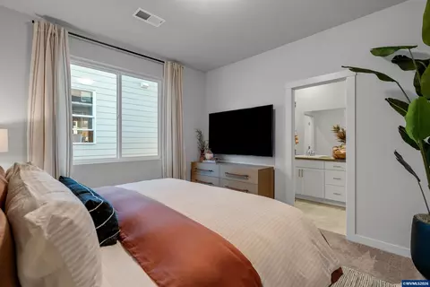 Bedroom - 63292 Peale St, Bend, OR 97701 photo 2 of 3