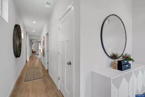 Entry Way - 63292 Peale St, Bend, OR 97701 photo 2 of 2