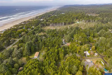 Ta R53017 NE Washington St, Yachats, OR 97498