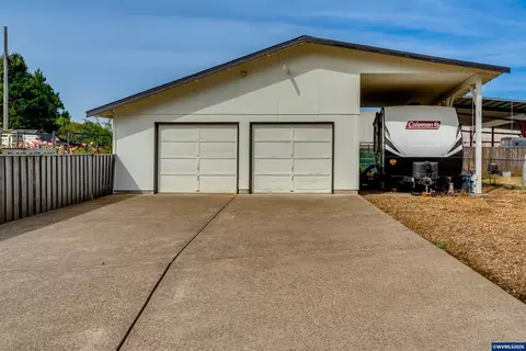 2226 32nd St, Springfield, OR 97477 photo 3