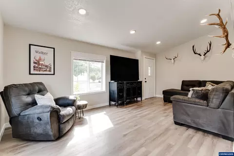 2226 32nd St, Springfield, OR 97477 photo 6