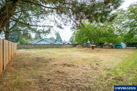 211 Cleveland St, Lebanon, OR 97355