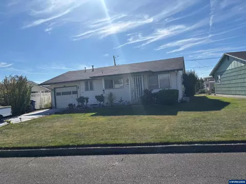 1306 Hampton Way, Woodburn, OR 97071