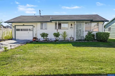 1306 Hampton Way, Woodburn, OR 97071