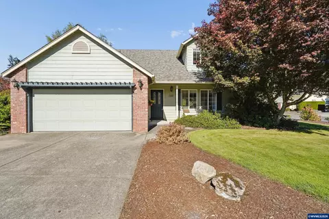 1481 E Burnett St, Stayton, OR 97383