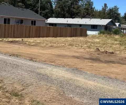 1017 42nd Ave, Sweet Home, OR 97386
