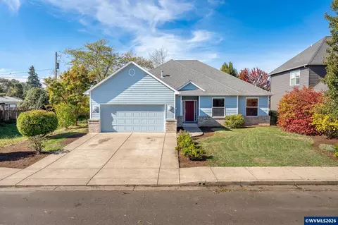 1153 Spruce St, Junction City, OR 97448
