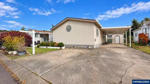 221 NW Blair Apt 3 St, Sheridan, OR 97378