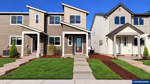 817 Kirksey St, Woodburn, OR 97071