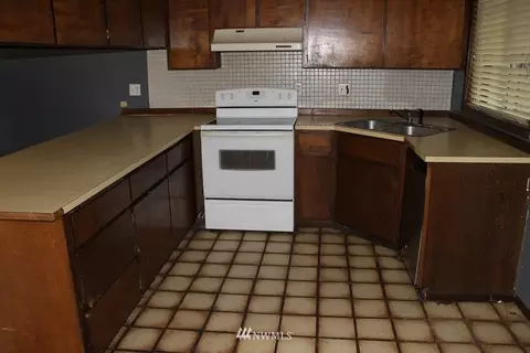 913 Olson Rd, Longview, WA 98632 photo 2