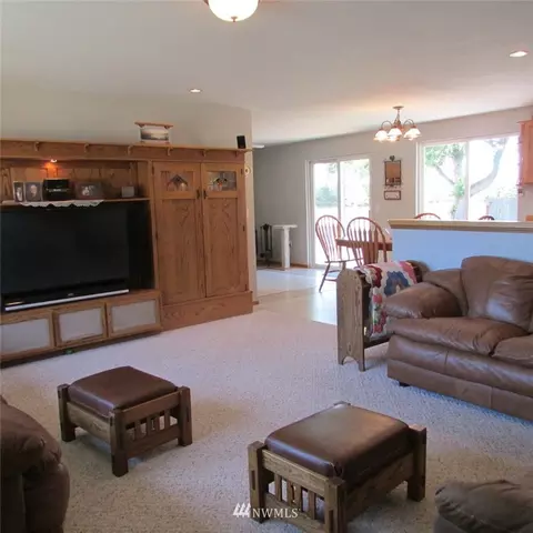 100 W Robert Pl, Sequim, WA 98382 photo 3