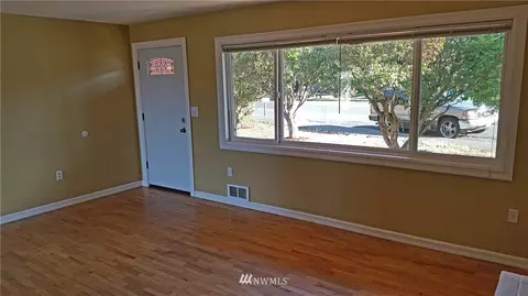 358 W Hemlock St, Sequim, WA 98382 photo 6