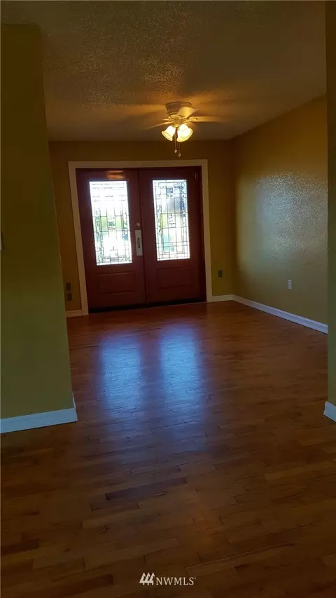 358 W Hemlock St, Sequim, WA 98382 photo 8