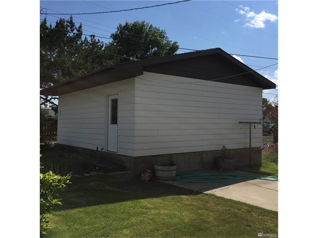 110 E 4th, Odessa, WA 99159 photo 4
