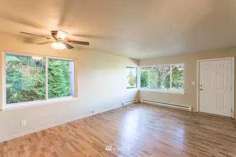 4951 Glacier Ln, Everett, WA 98203 photo 4