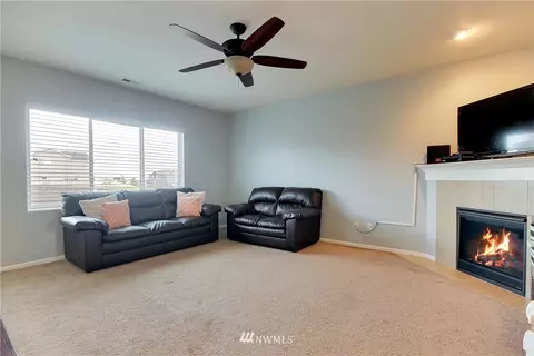 1905 201st St E, Spanaway, WA 98387 photo 4