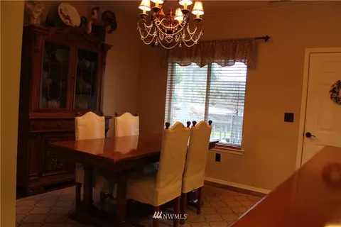 140 E Warbler Ct, Allyn, WA 98524 photo 4