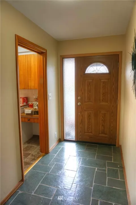 5009 View Dr, Everett, WA 98203 photo 2