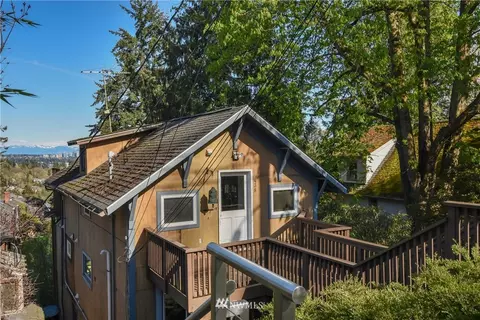 438 24th Ave E, Seattle, WA 98112 photo 1