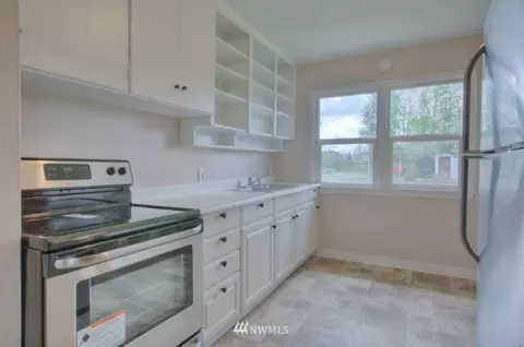 14320 29th St E, Sumner, WA 98390 photo 3
