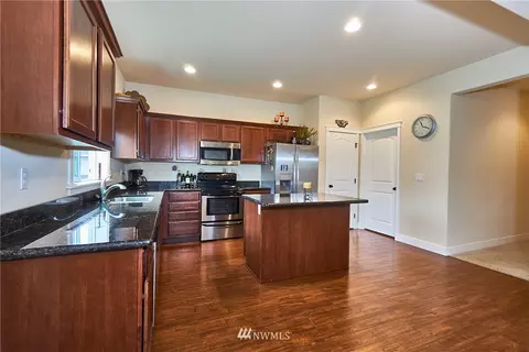 410 Bondgard Ave E, Enumclaw, WA 98022 photo 8