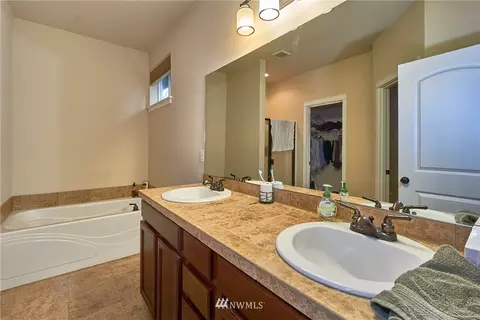 410 Bondgard Ave E, Enumclaw, WA 98022 photo 12