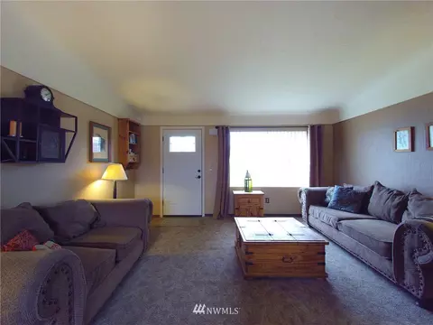 442 W Hammond St, Sequim, WA 98382 photo 2