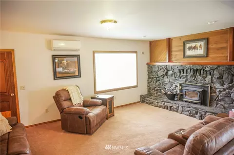 357 E Forest Napavine Rd, Chehalis, WA 98532 photo 2