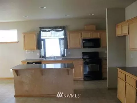 1102 Eagle Ave SW, Orting, WA 98360 photo 2