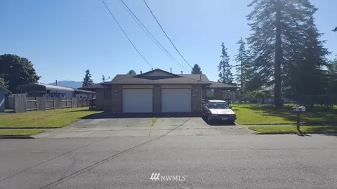 1841 Florence St, Enumclaw, WA 98022 photo 2