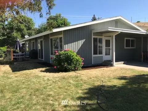 403 E Allen Ave, Chelan, WA 98816 photo 1