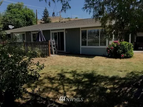 403 E Allen Ave, Chelan, WA 98816 photo 2