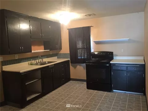 1315 E Hemlock St, Othello, WA 99344 photo 2