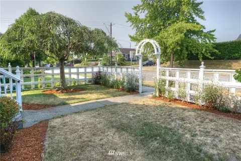 1429 Rockefeller Ave, Everett, WA 98201 photo 2
