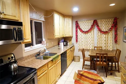 6418 Berkshire Dr, Everett, WA 98203 photo 5