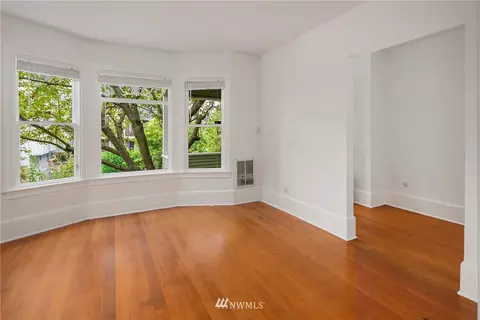 528 11th Ave E, Seattle, WA 98102 photo 2