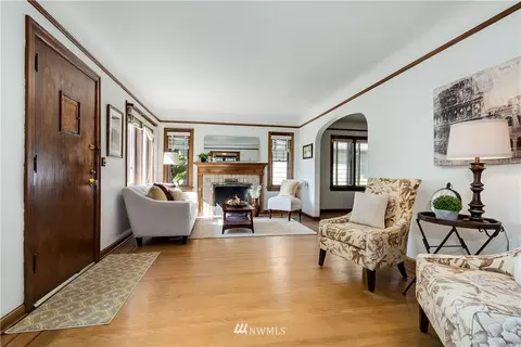 552 N 73rd St, Seattle, WA 98103 photo 3