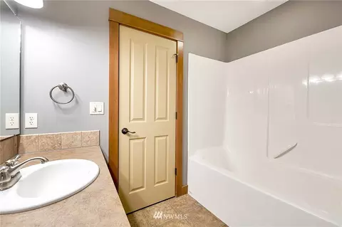 525 E 3rd St, Sumas, WA 98295 photo 16