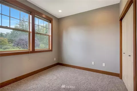 525 E 3rd St, Sumas, WA 98295 photo 3