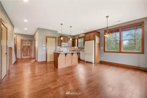 525 E 3rd St, Sumas, WA 98295 photo 5