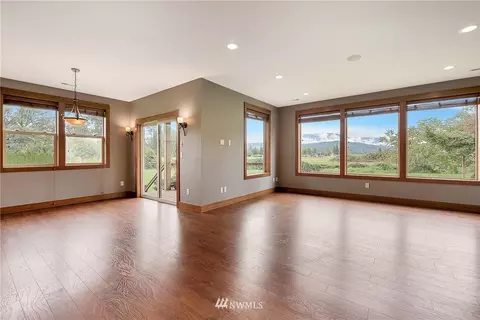 525 E 3rd St, Sumas, WA 98295 photo 11