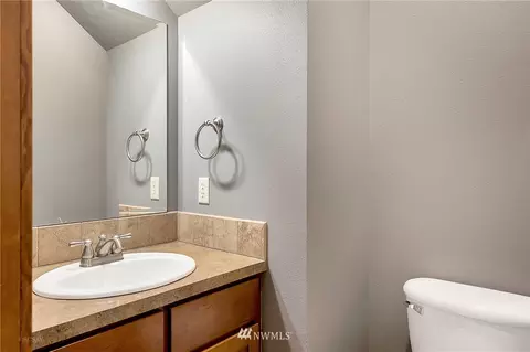 525 E 3rd St, Sumas, WA 98295 photo 13