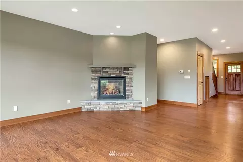 525 E 3rd St, Sumas, WA 98295 photo 9